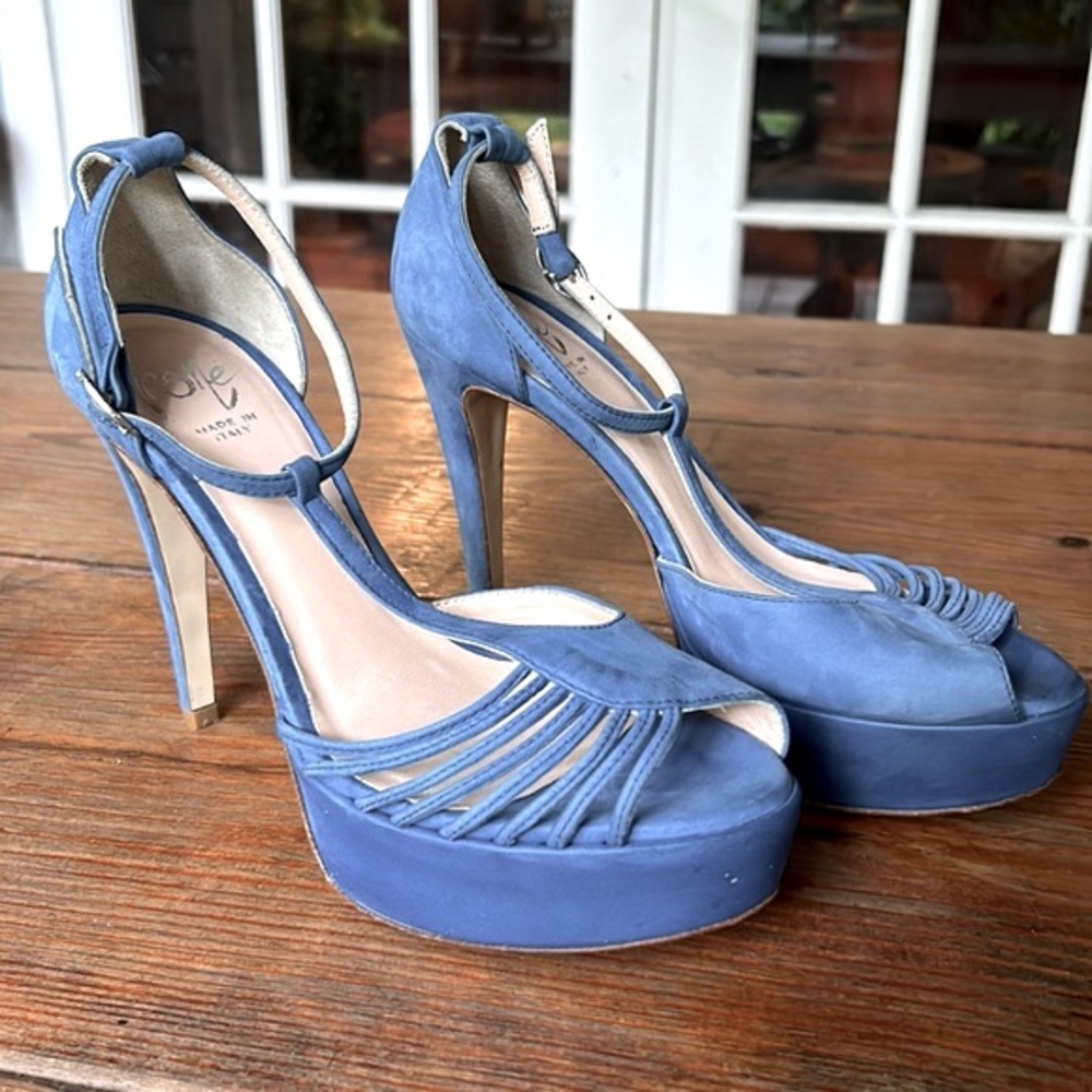 Vintage Icône made in Italy blue suede T Strap platform stiletto sandal heels